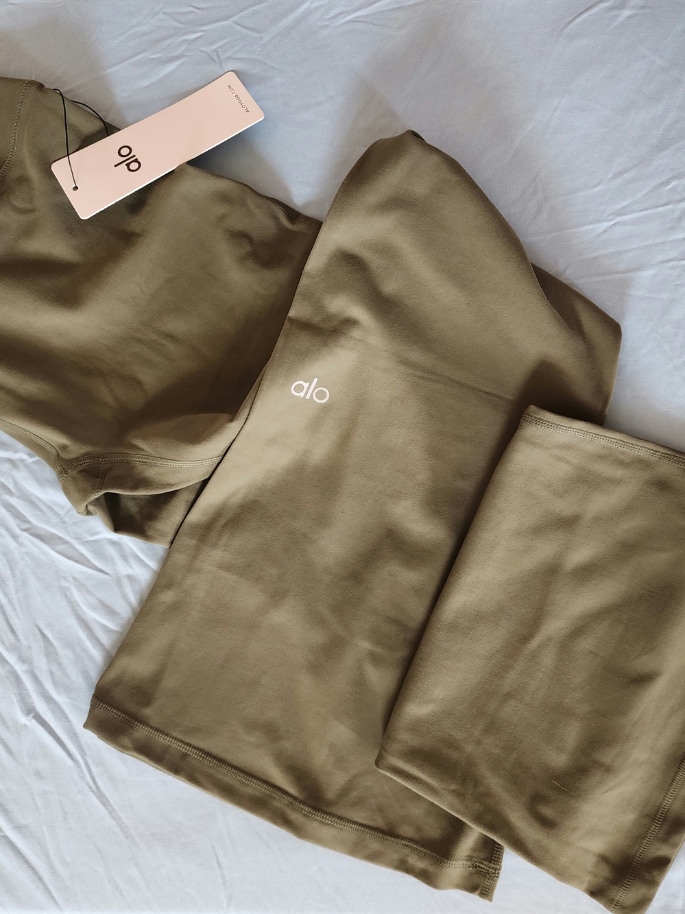 ALO Yoga Men’s Olive Green Performance Joggers